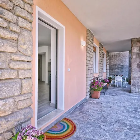 Il Girasole - Theater Apartman Tignale